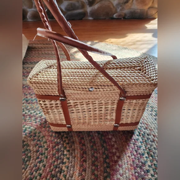 Vintage 1970's Wicker Purse - Picture 1 of 6